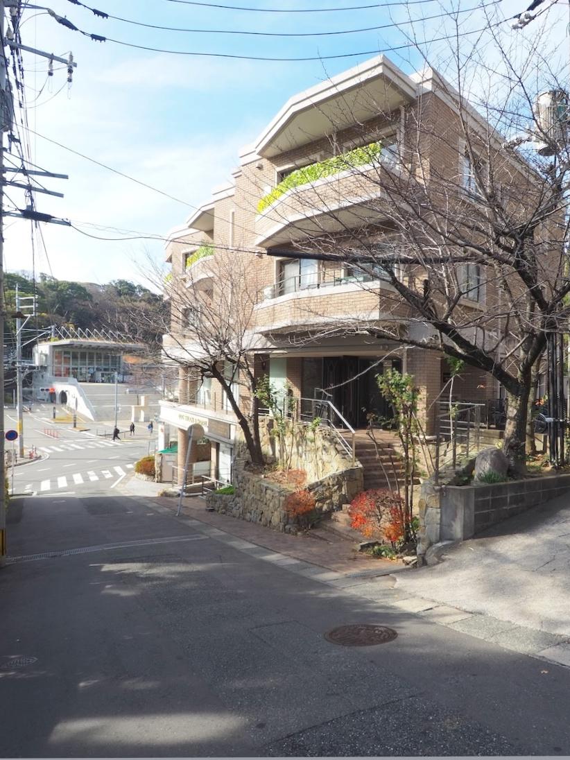 福岡市中央区平尾浄水町の賃貸物件/住居用のエントランスにはこちらから。