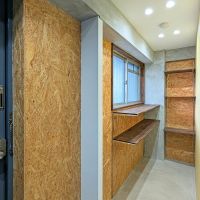 福岡市南区向野の賃貸物件/玄関周りの壁面はOSBボード。