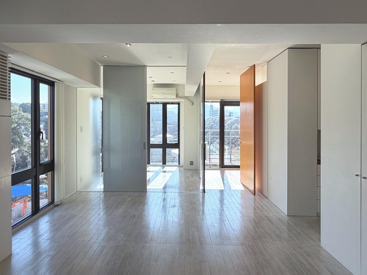 福岡市中央区六本松の賃貸物件/扉を開けると、この開放感。