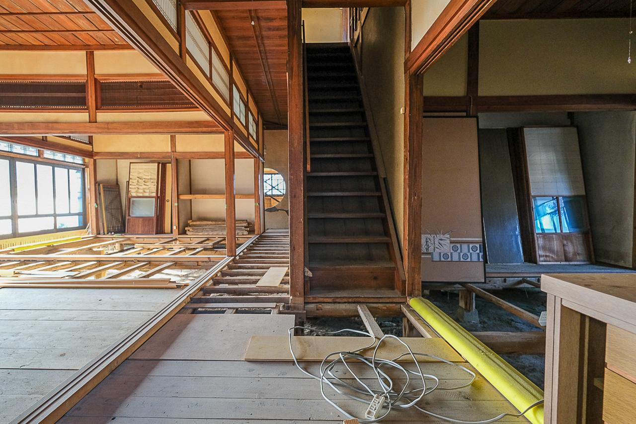 うきは市吉井町の賃貸物件/玄関の向かいに階段