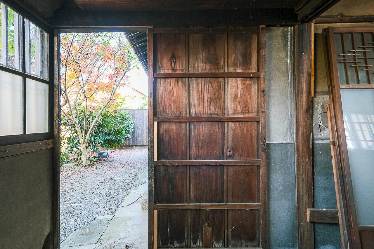 うきは市吉井町の賃貸物件/裏庭側にも入口あり。