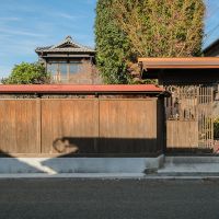 うきは市吉井町の賃貸物件/外から見ると、そのスケール感でかなり目立つ門構え。