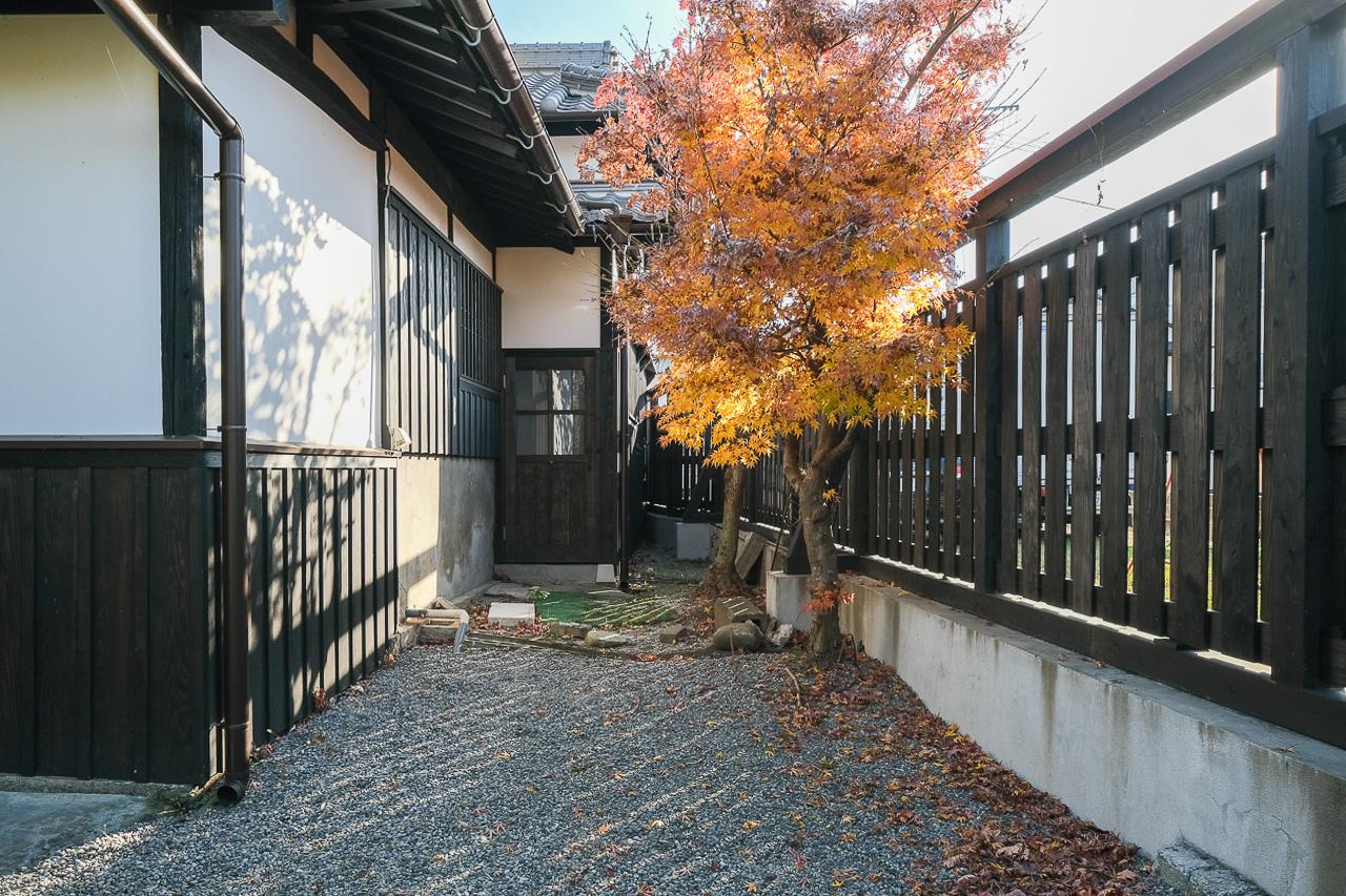 うきは市吉井町の賃貸物件/こちらから裏庭にまわります。