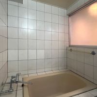 福岡市中央区小笹の売買物件/既存のお風呂ですが、今となっては少し珍しいデザインです。