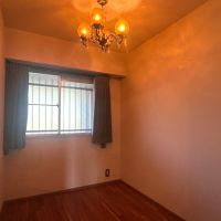 福岡市中央区小笹の売買物件/玄関横には小さな洋室。書斎として良さそう。