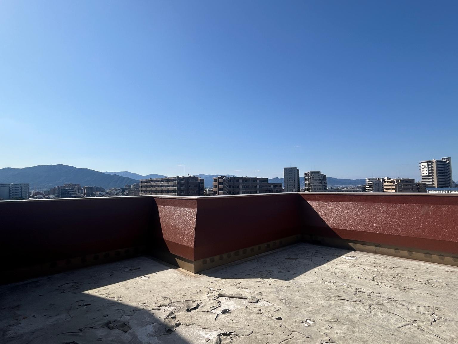 福岡市中央区小笹の売買物件/開放感たっぷりのルーフテラス。（※床は防水工事中です）