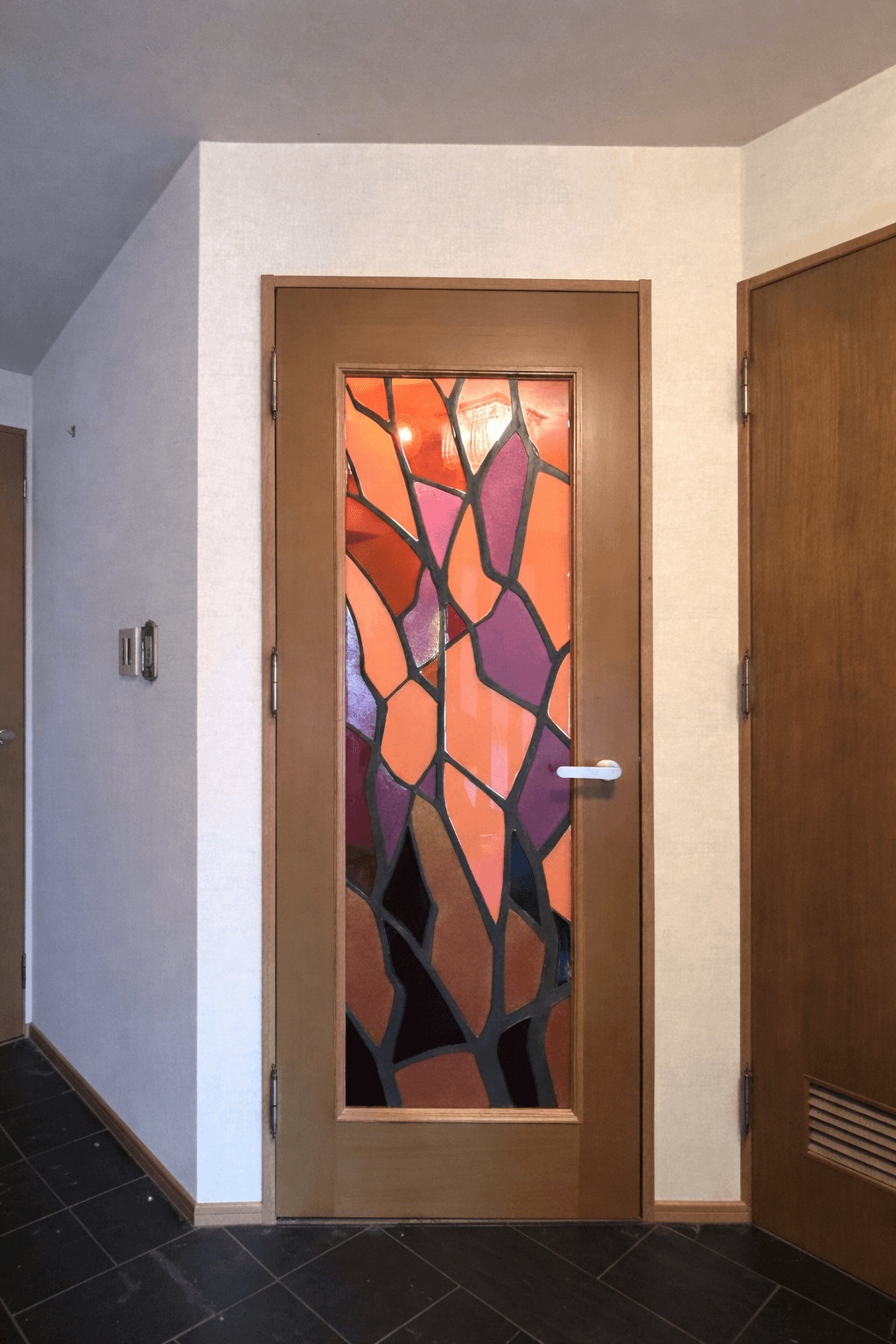 福岡市中央区小笹の売買物件/このドアのデザインもパンチ効いてますね。