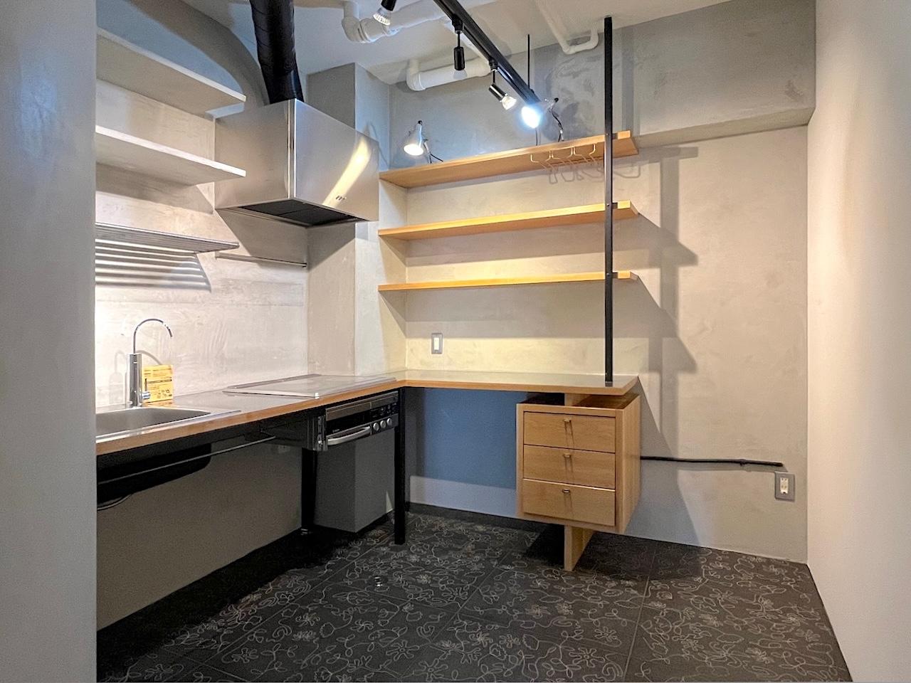 福岡市中央区警固の賃貸物件/L字型のキッチン。