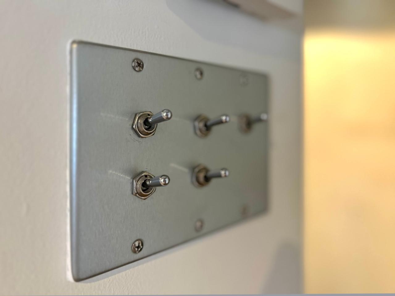 福岡市中央区警固の賃貸物件/トグルスイッチ