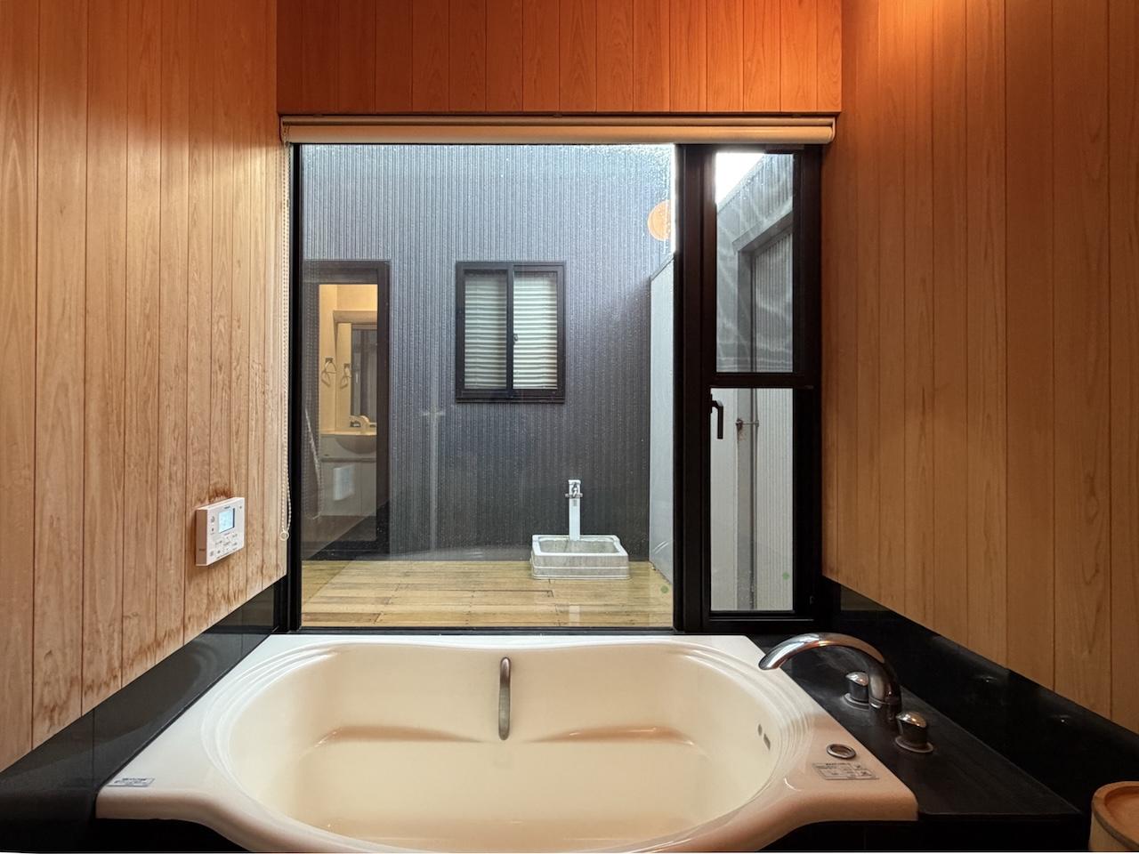 福岡県柳川市新町の賃貸物件/ひのきを使った浴室。
