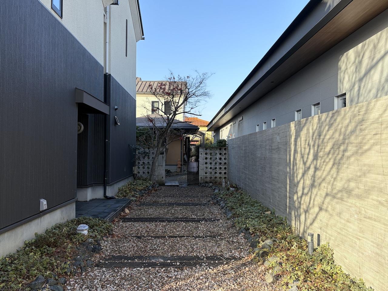 福岡県柳川市新町の賃貸物件/車は縦列で2台駐車可能。