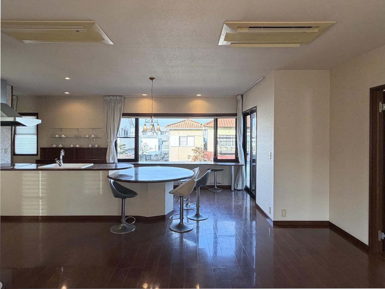 福岡県柳川市新町の賃貸物件/2階のリビング。とてもゆとりある広さです。なんとこちらのお部屋防音になっています。