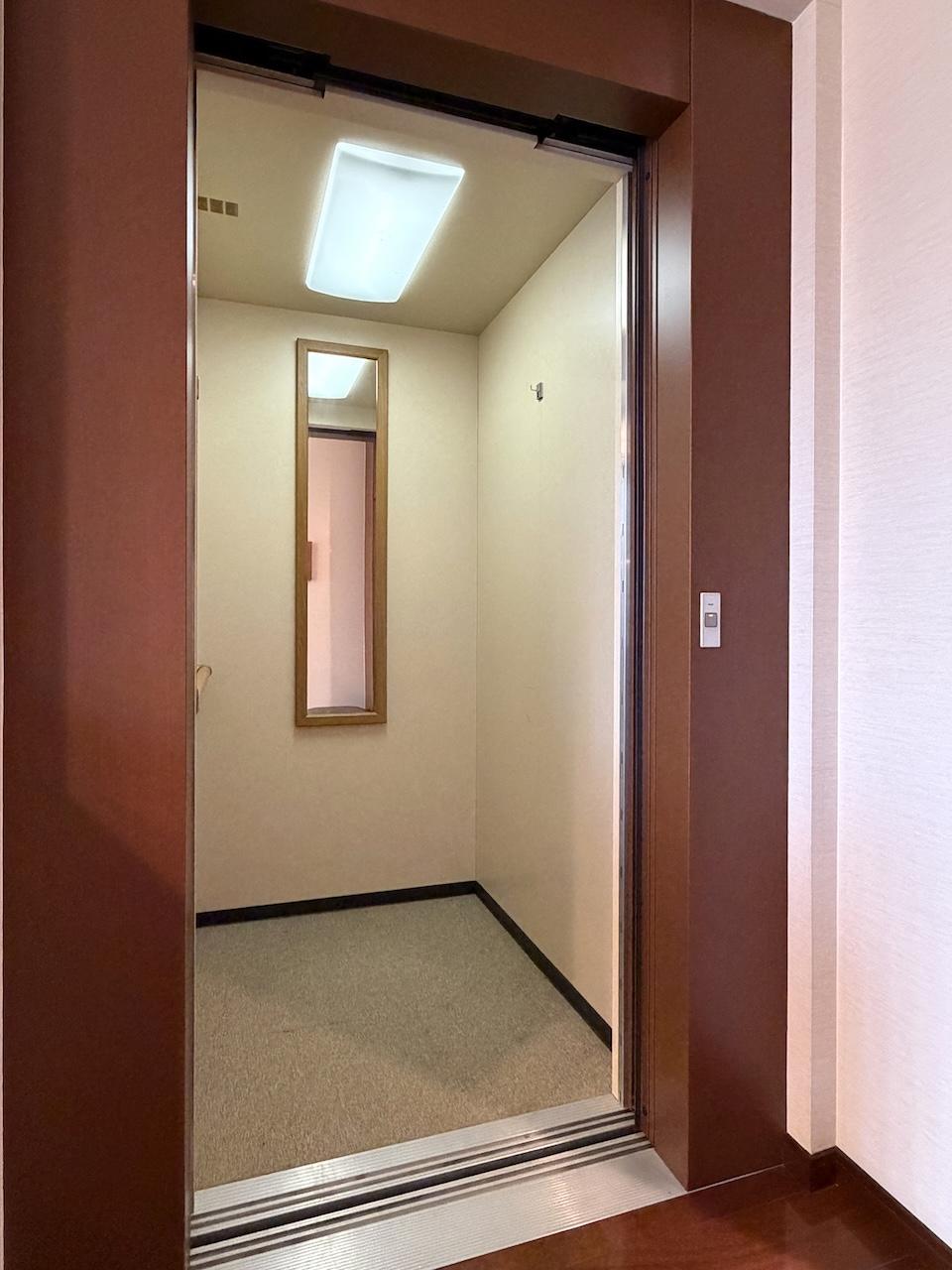 福岡県柳川市新町の賃貸物件/なんとエレベーター。