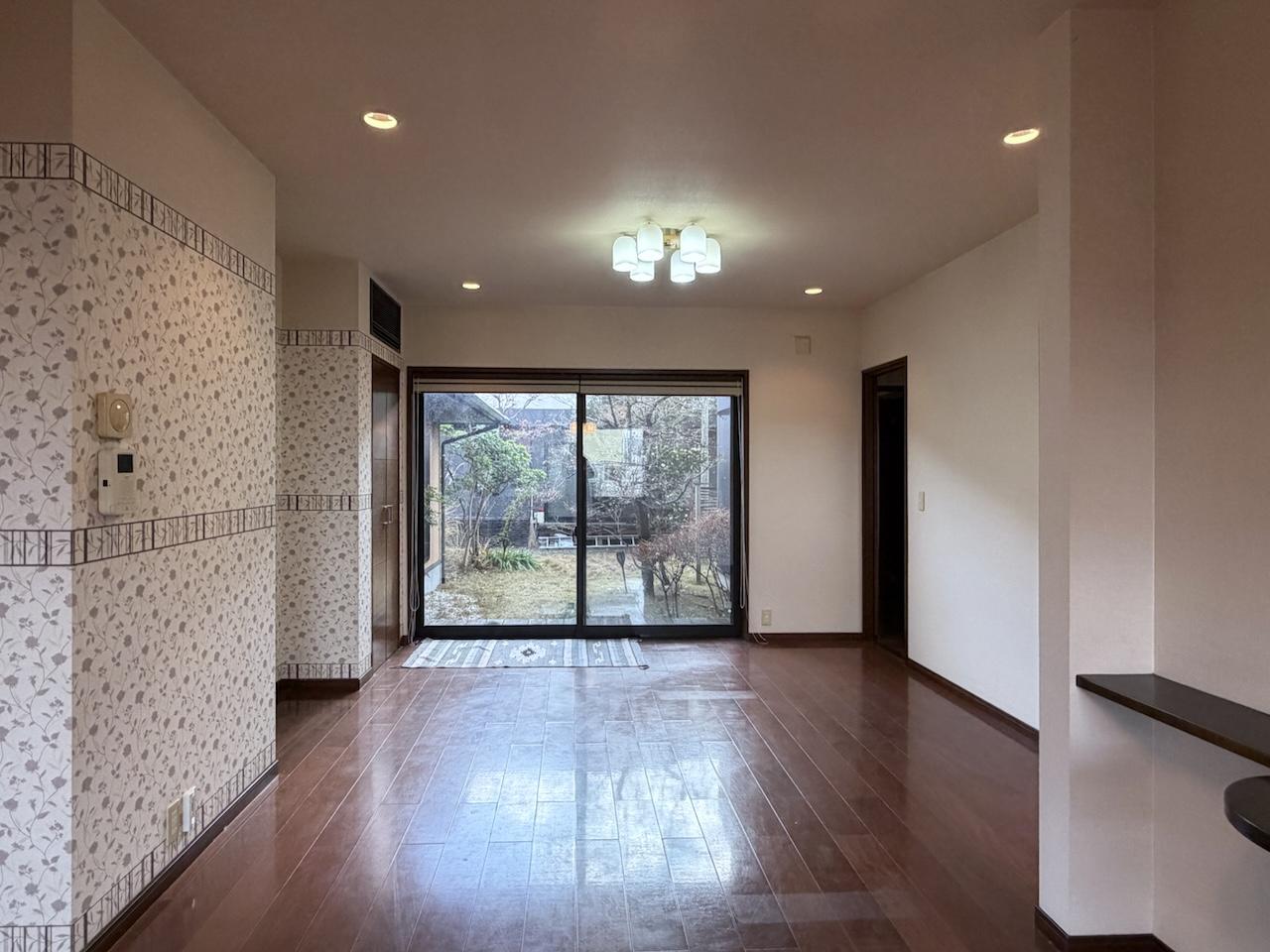 福岡県柳川市新町の賃貸物件/1階リビング。こちらも広々ゆとりあります。