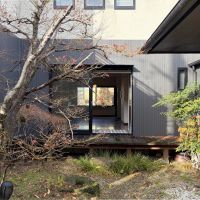 福岡県柳川市新町の賃貸物件/庭には紅葉など木々たち。