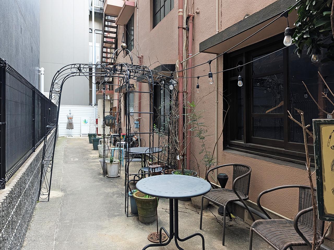 福岡市中央区清川の賃貸物件/1階にはおしゃれな飲食店が入居中。昼も夜も営業しているので、息抜きに行くのもおすすめ。