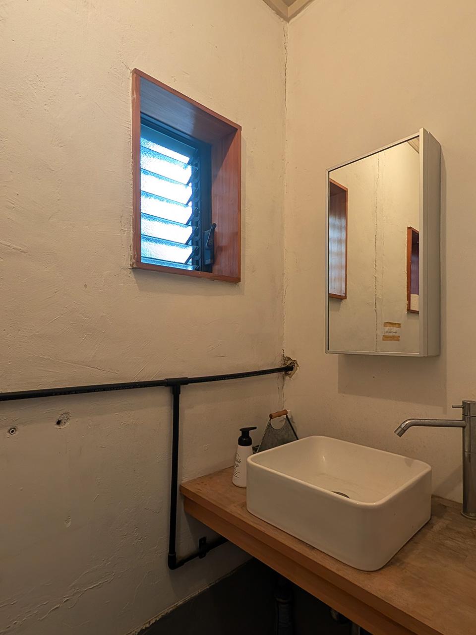 福岡市中央区清川の賃貸物件/ミラーと洗面も付いていて、きれいに使われています。