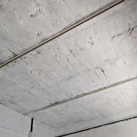 福岡市中央区清川の賃貸物件/天井はダクトレールの照明。