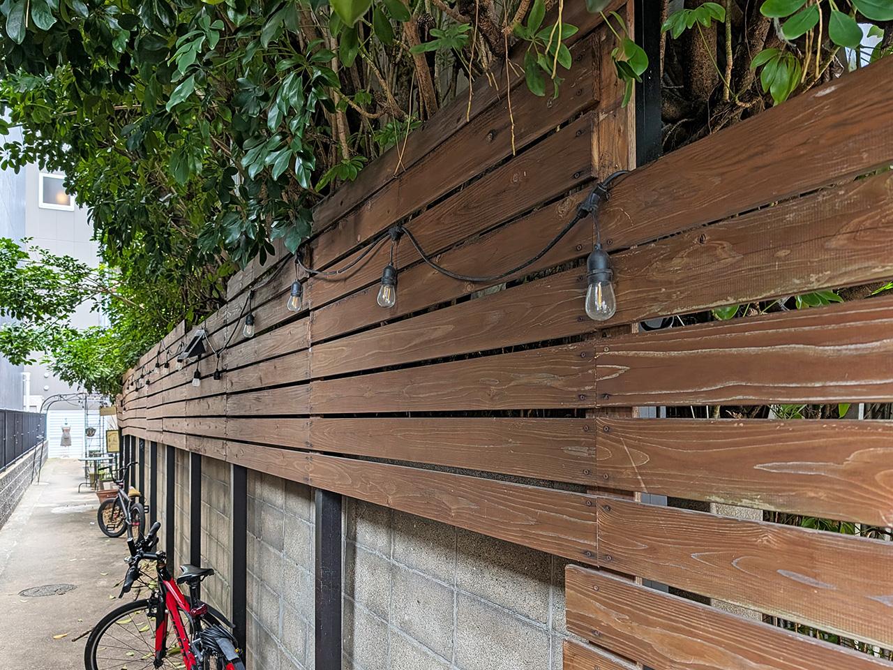 福岡市中央区清川の賃貸物件/細い道を進んで入口へ。