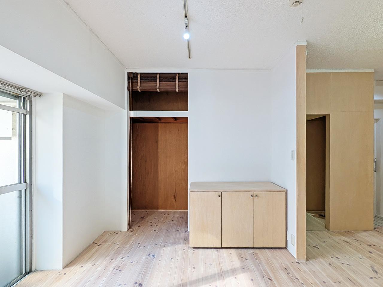 福岡市中央区清川の賃貸物件/収納を開けるとこんな感じ。ちなみに横の収納は可動式なのでお好みの場所へどうぞ。