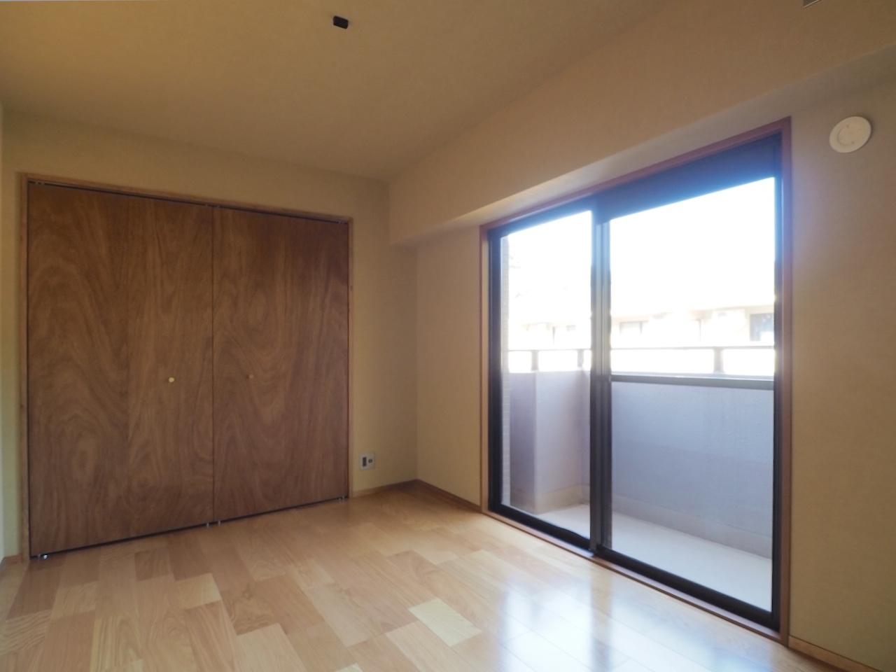 福岡市中央区赤坂の売買物件/6帖の洋室。