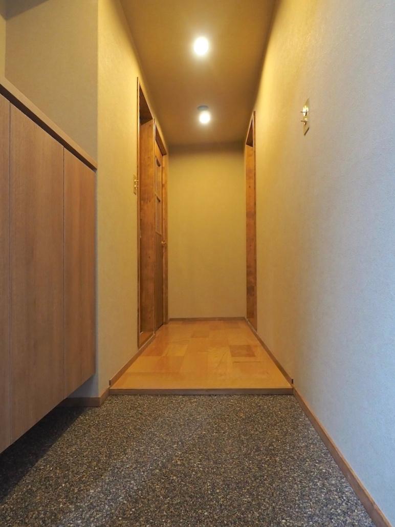 福岡市中央区赤坂の売買物件/玄関。