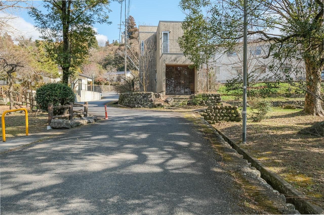 大分県日田市大字田島の売買物件/少し引いた位置から。アプローチも含めて気持ちのいい場所。