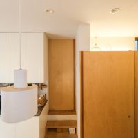 大分県日田市大字田島の売買物件/段差に加えて前後に出る建具。この凹凸がリズムになっていてかっこいい。