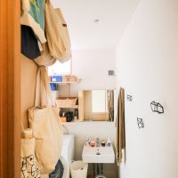 大分県日田市大字田島の売買物件/リビングから3段下がって水回りへ。