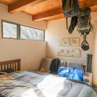 大分県日田市大字田島の売買物件/書斎の反対側に寝室。こちらの窓からの景色も、またいい。