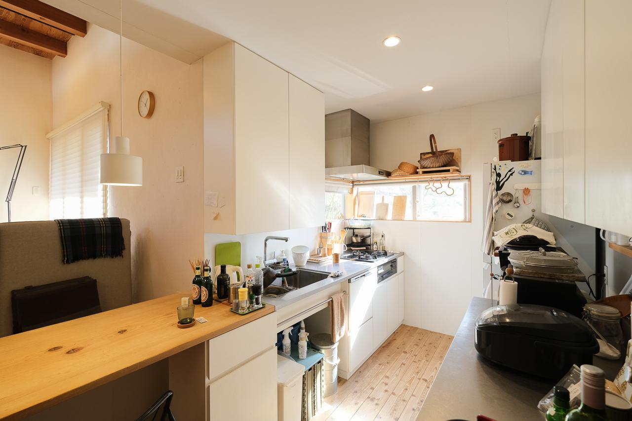 大分県日田市大字田島の売買物件/パブリックスペースから3段下がったところにキッチン。