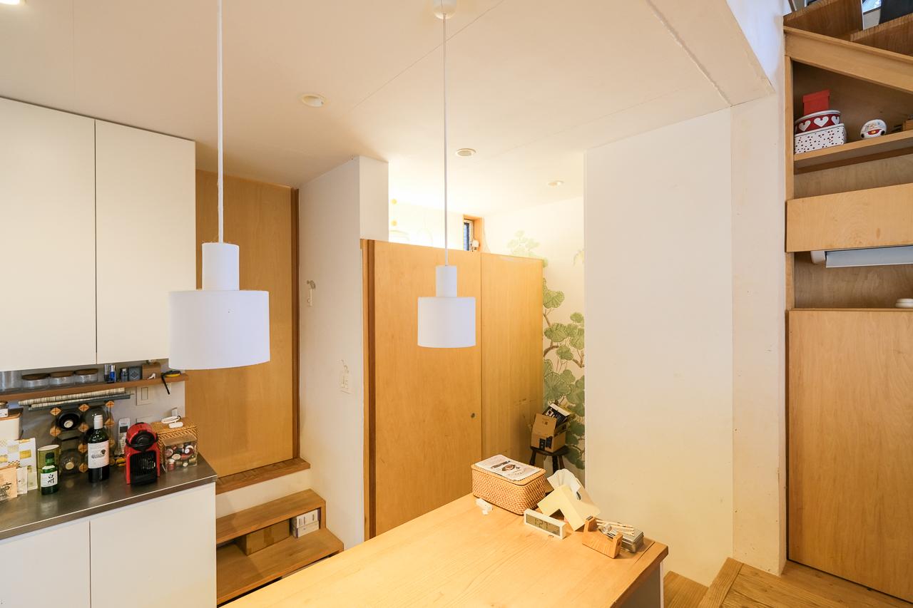 大分県日田市大字田島の売買物件/右奥に見えるのがトイレ。