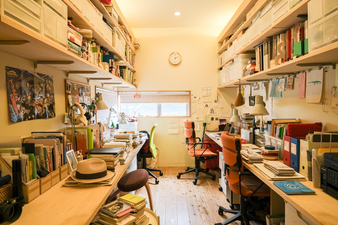 大分県日田市大字田島の売買物件/それでは2階へ。家族全員が集う書斎。