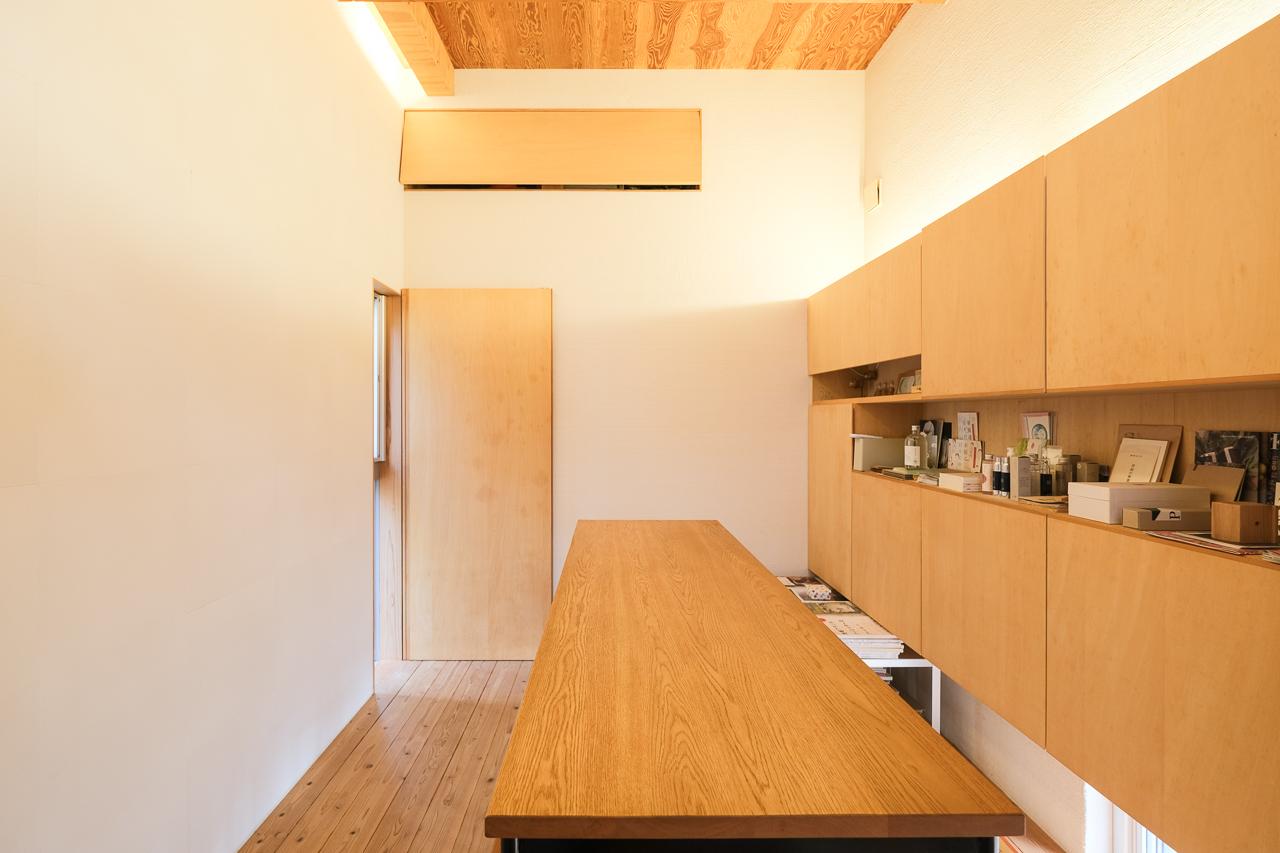 大分県日田市大字田島の売買物件/扉を閉めると、空気が切り替わる。シャープで静かな個室に。