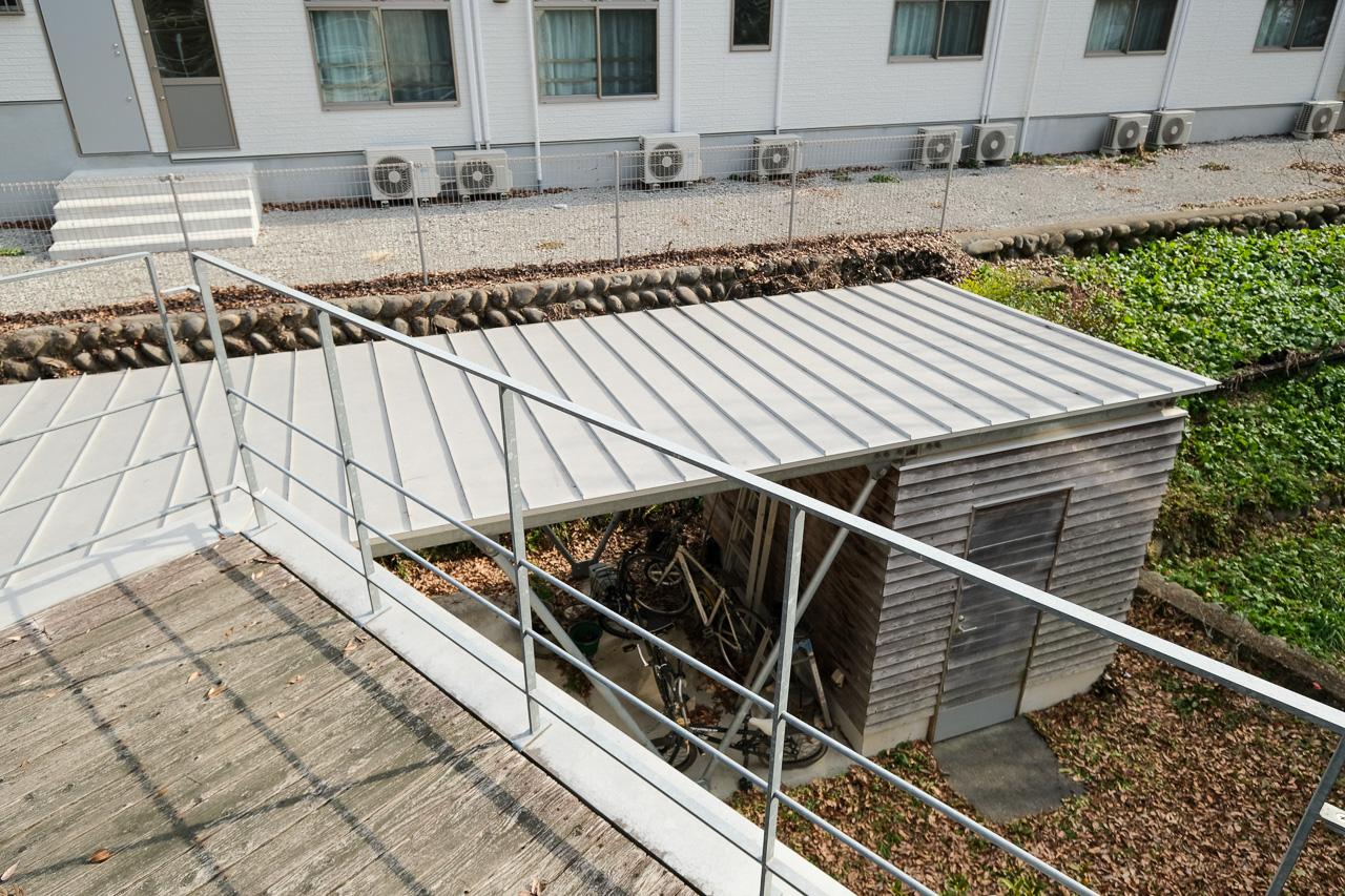 大分県日田市大字田島の売買物件/右に見えるのは、通称「工作室」。