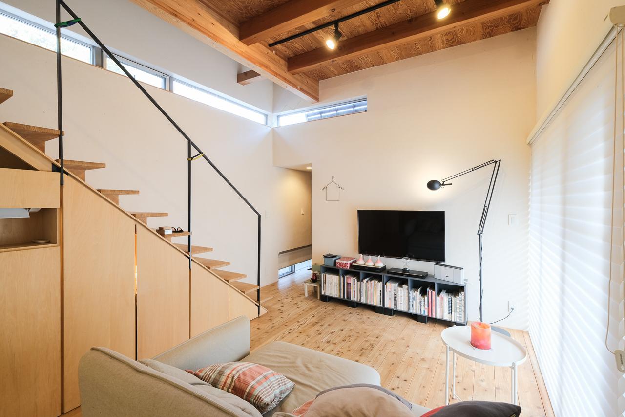 大分県日田市大字田島の売買物件/高低差を活かした、のびやかな天井。