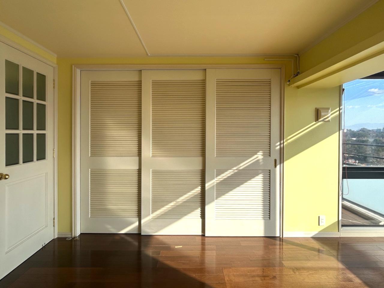 福岡市中央区大濠公園 の賃貸物件/ホワイトのルーバードアがかわいい！