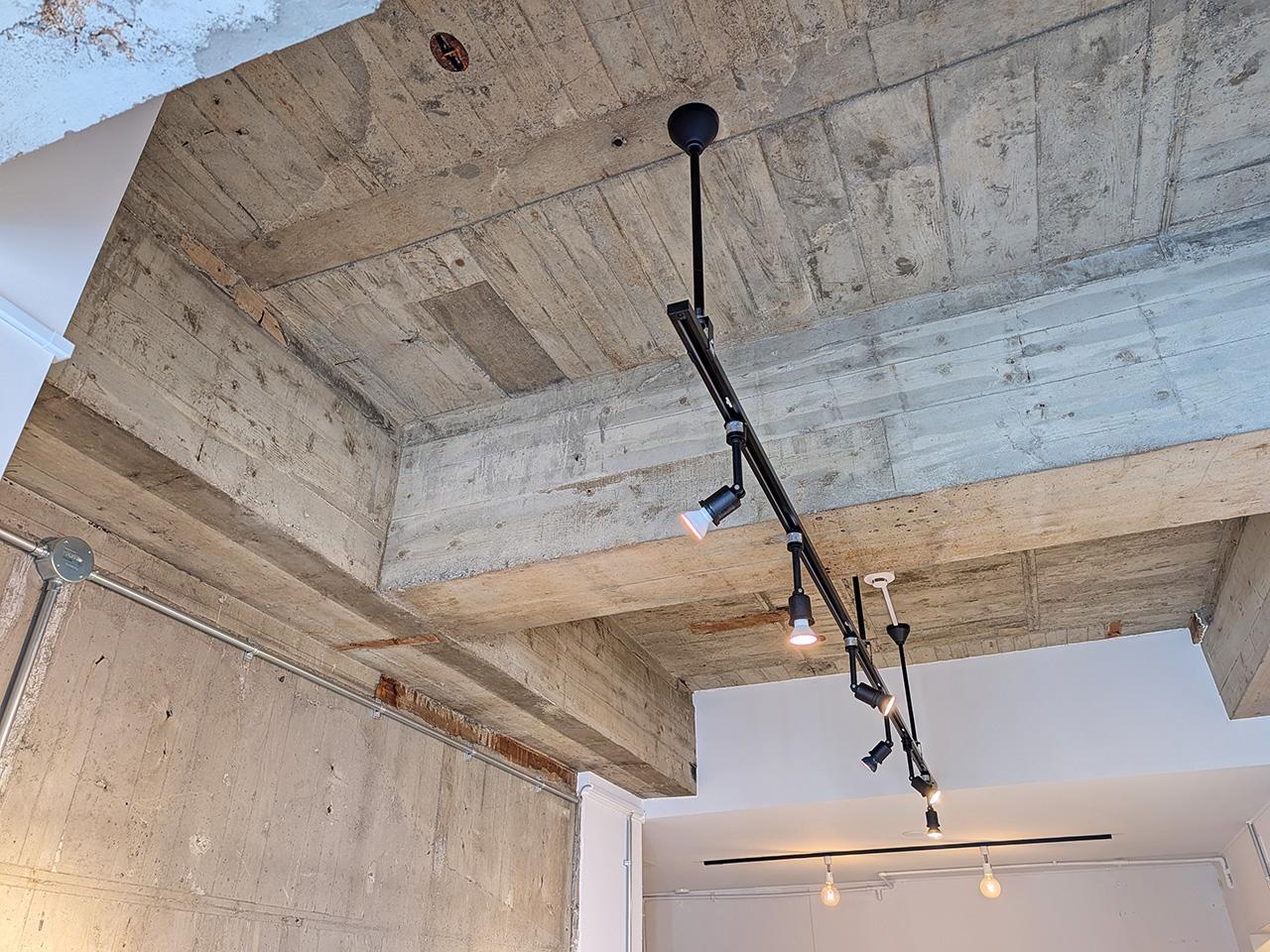 福岡市中央区高砂の賃貸物件/キレイな梁と天井です。