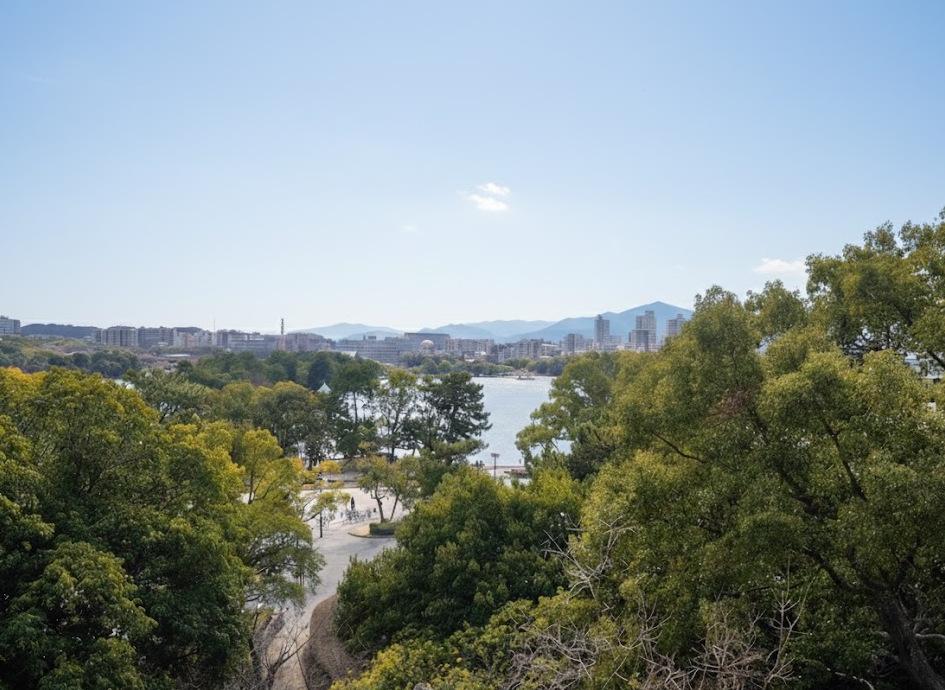 福岡市中央区大濠公園の賃貸物件/これぞ、文句なしの大濠公園ビュー。木々の気配まで感じられる、ちょうどいい距離感です。