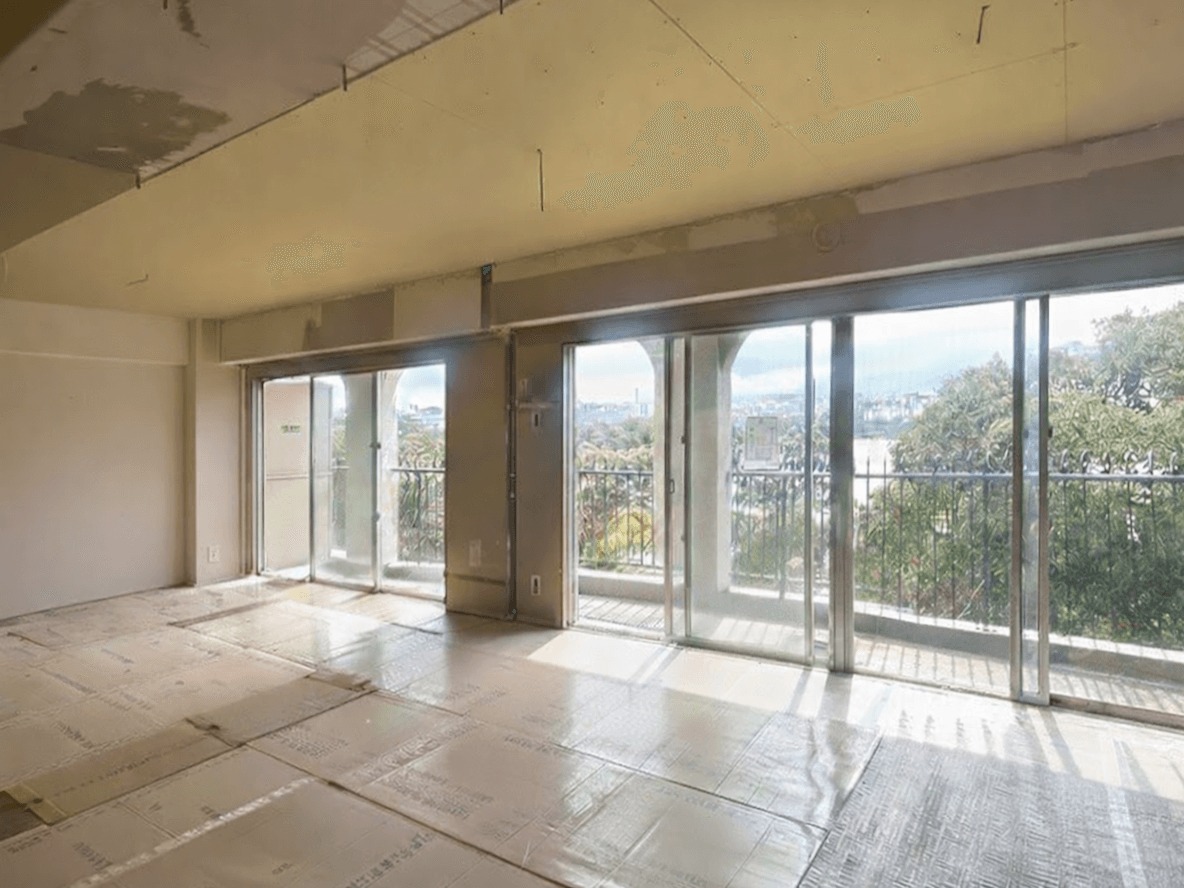 福岡市中央区大濠公園の賃貸物件/南向きの大きな開口から、光がたっぷりと差し込みます。