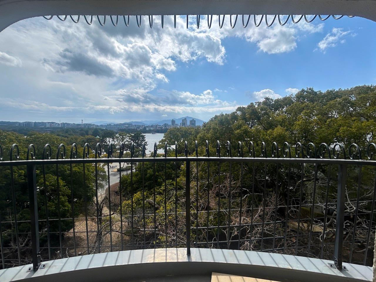 福岡市中央区大濠公園の賃貸物件/額縁の中の一枚の絵のように、景色がきれいに収まっています。