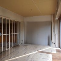 福岡市中央区大濠公園の賃貸物件/リビング隣の洋室は、スライドドアを開ければ一体空間に。広さを気分で調整できるつくりです。