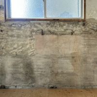 福岡市早良区城西の賃貸物件/荒々しい壁。