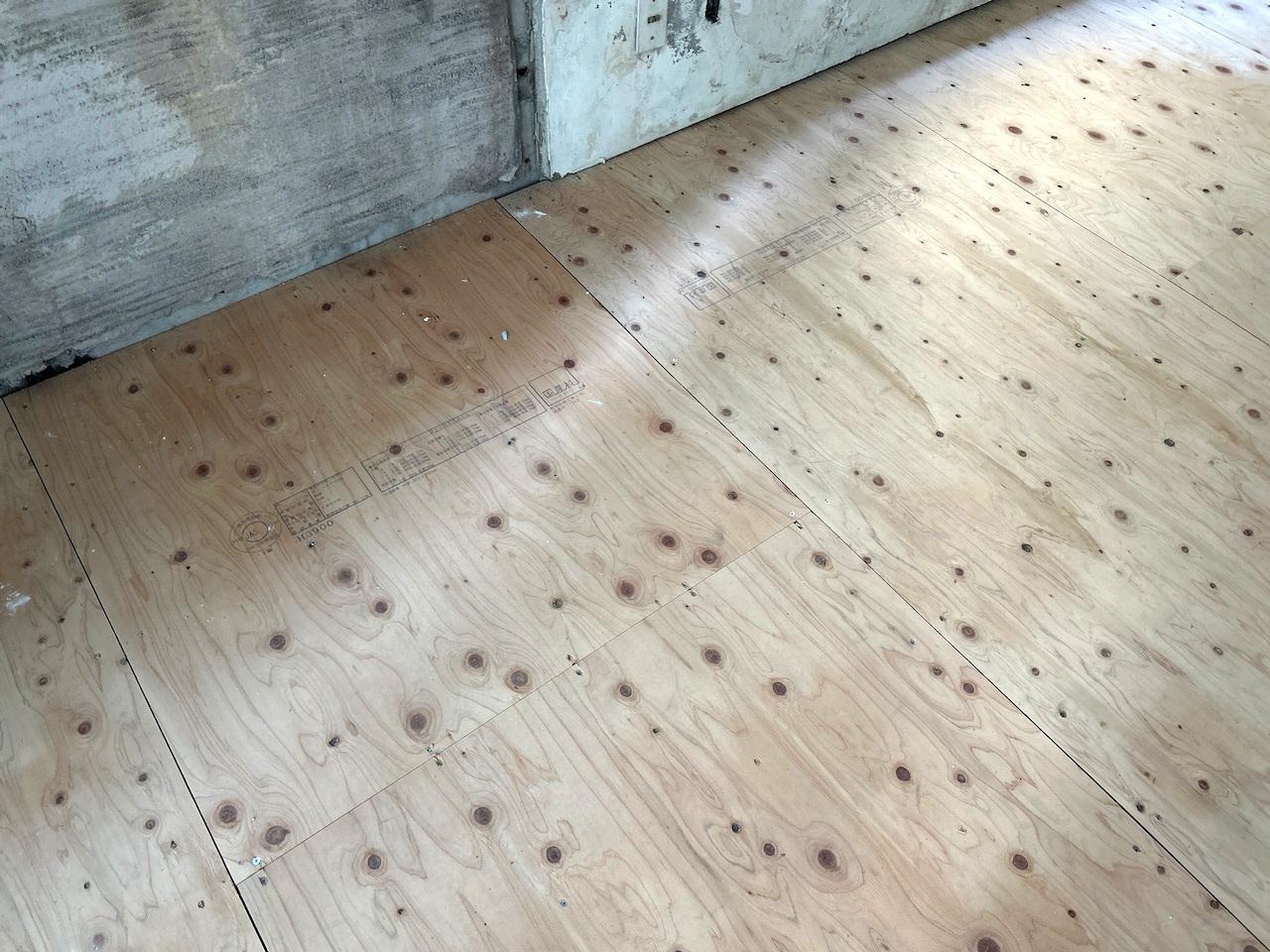 福岡市早良区城西の賃貸物件/床は一部、下地まで仕上がっています。