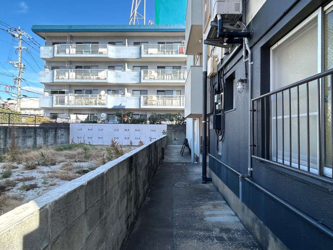 福岡市早良区城西の賃貸物件/細いアプローチの奥にひっそりと構える、ウラ区画です。