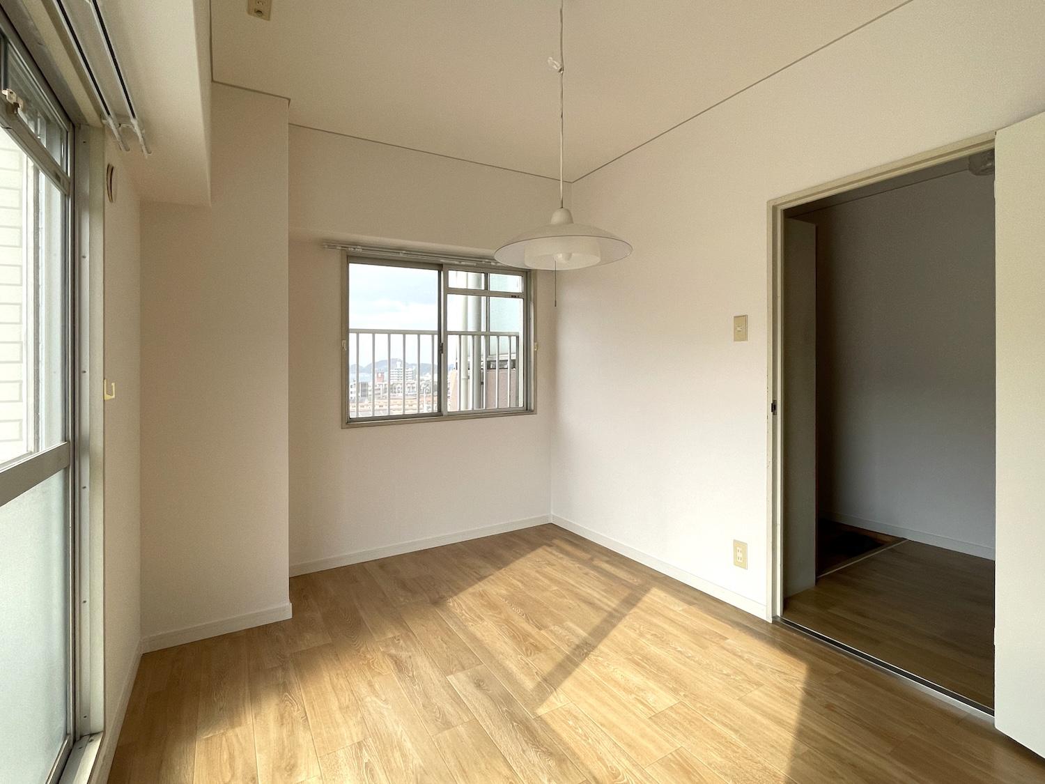 北九州市門司区藤松の賃貸物件/お部屋は日当たり良好。電気をつけなくても明るいです。