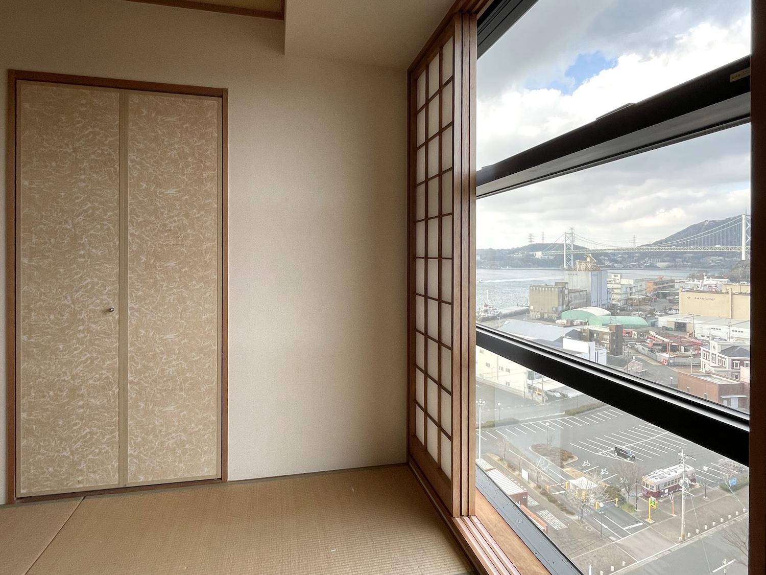 北九州市門司区東港町の賃貸物件/和室からも関門海峡大橋が！