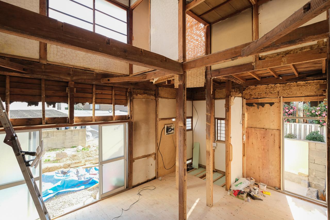 福岡市中央区桜坂の賃貸物件/室内と外がゆるやかにつながる感覚。
店と庭の関係も、つくり方次第で面白くなりそうです。