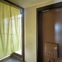 北九州市門司区東本町の賃貸物件/玄関に黄緑色の暖簾がかかってました