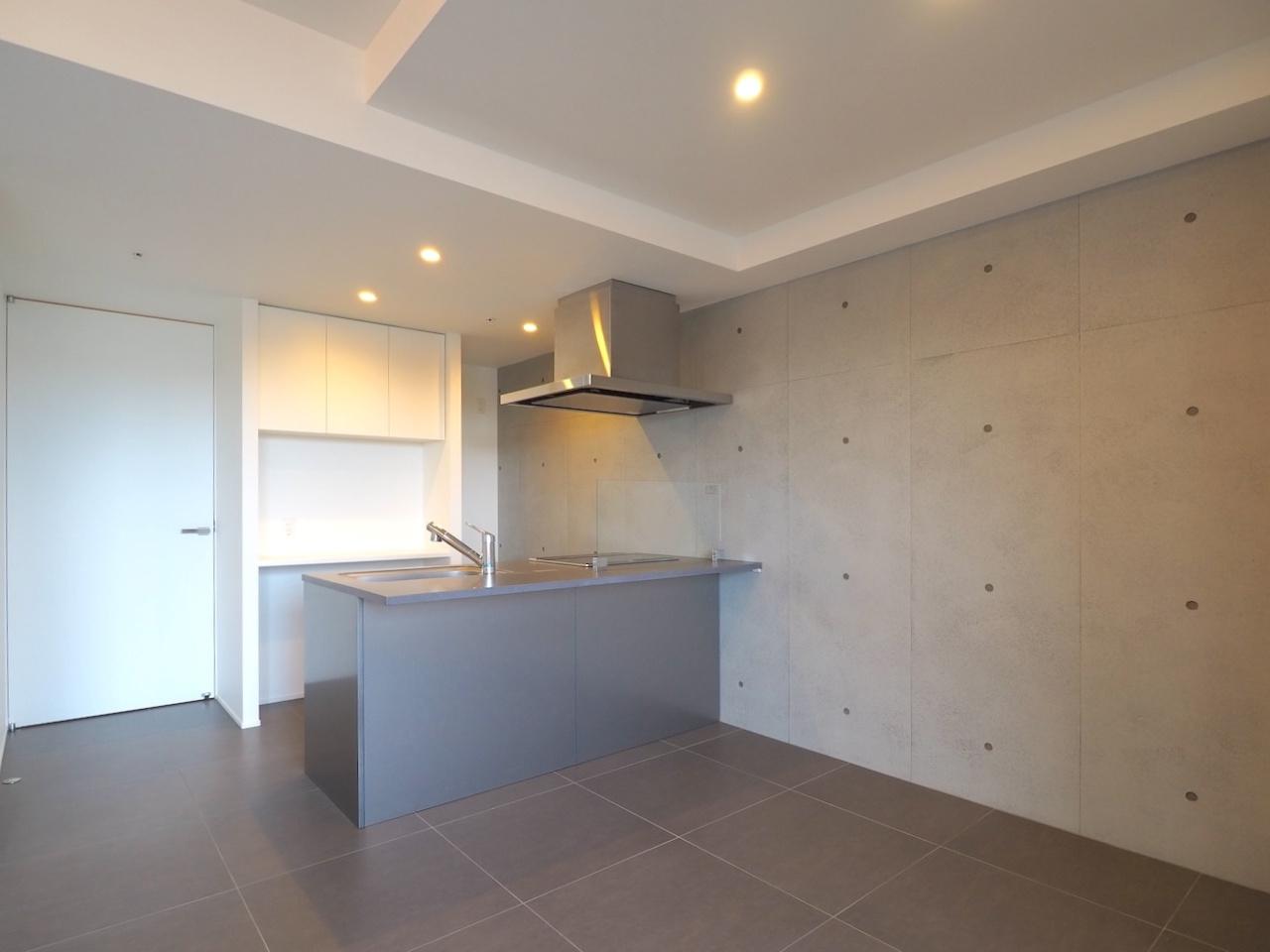 福岡市中央区六本松の賃貸物件/キッチンもスタイリッシュで収納もたくさん。